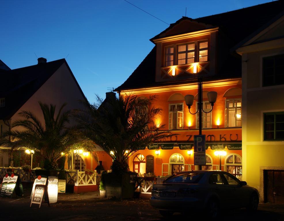 Penzion - Restaurant U Zamku Бечов-над-Теплоу Экстерьер фото