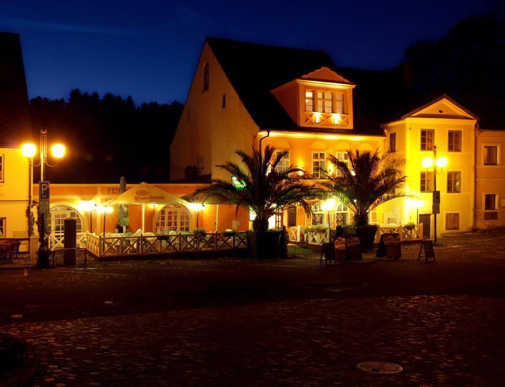 Penzion - Restaurant U Zamku Бечов-над-Теплоу Экстерьер фото