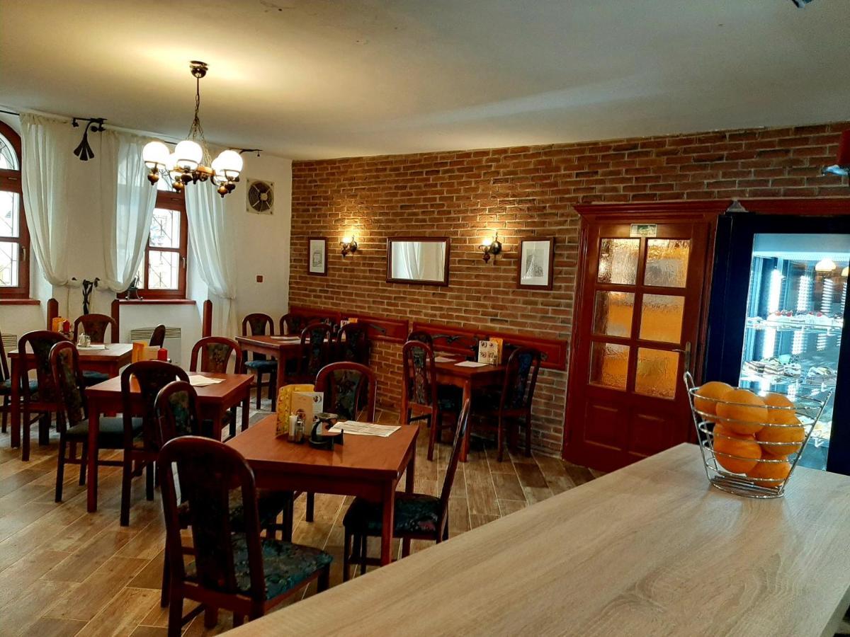 Penzion - Restaurant U Zamku Бечов-над-Теплоу Экстерьер фото