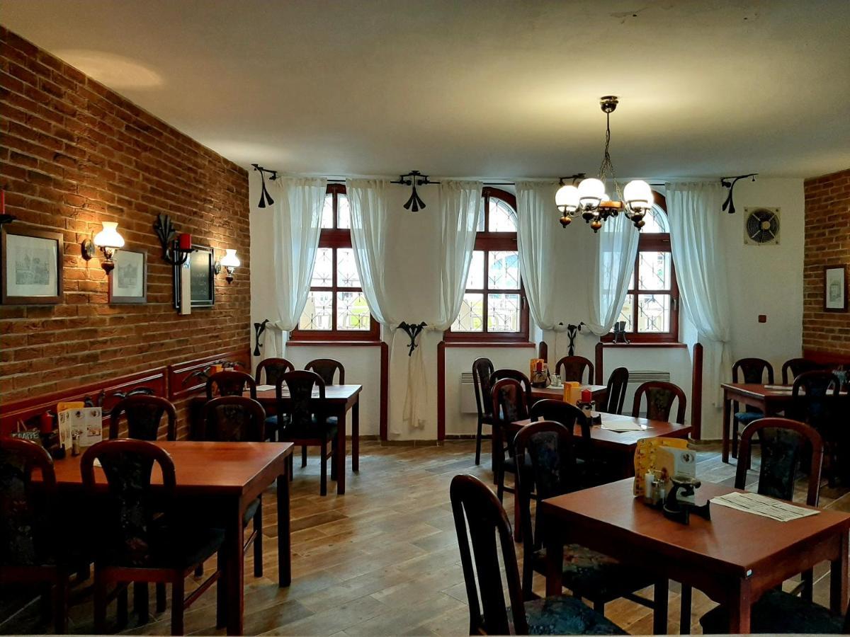 Penzion - Restaurant U Zamku Бечов-над-Теплоу Экстерьер фото