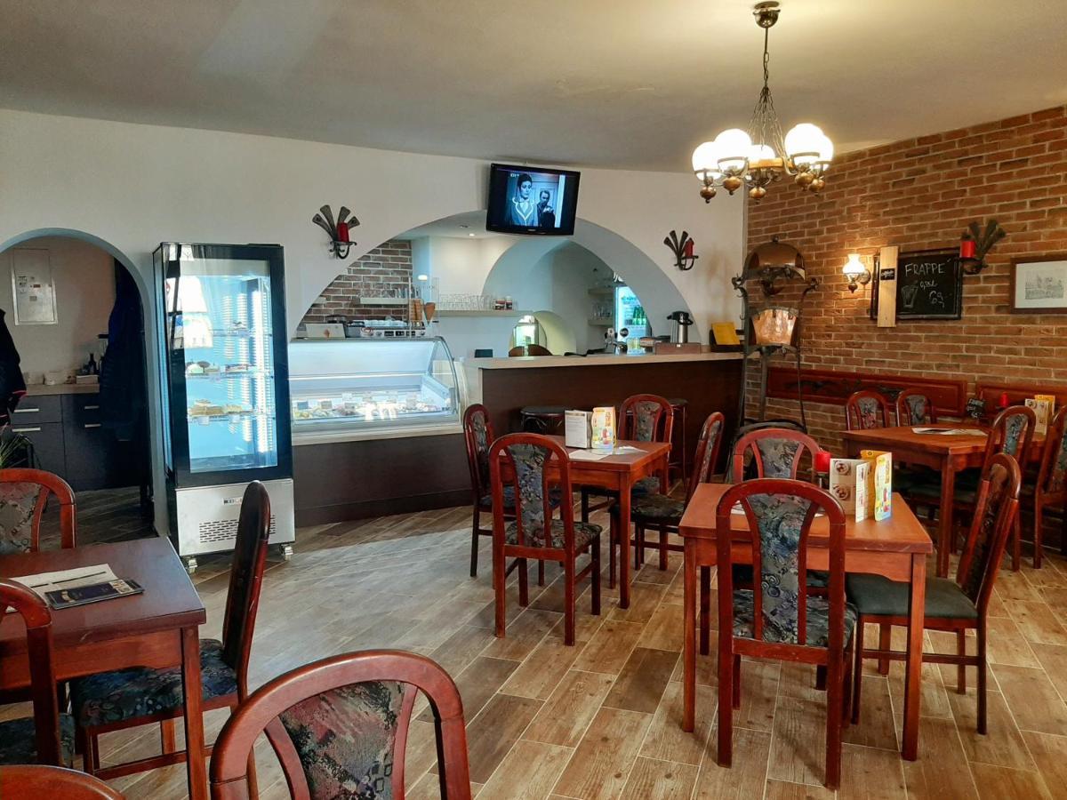 Penzion - Restaurant U Zamku Бечов-над-Теплоу Экстерьер фото