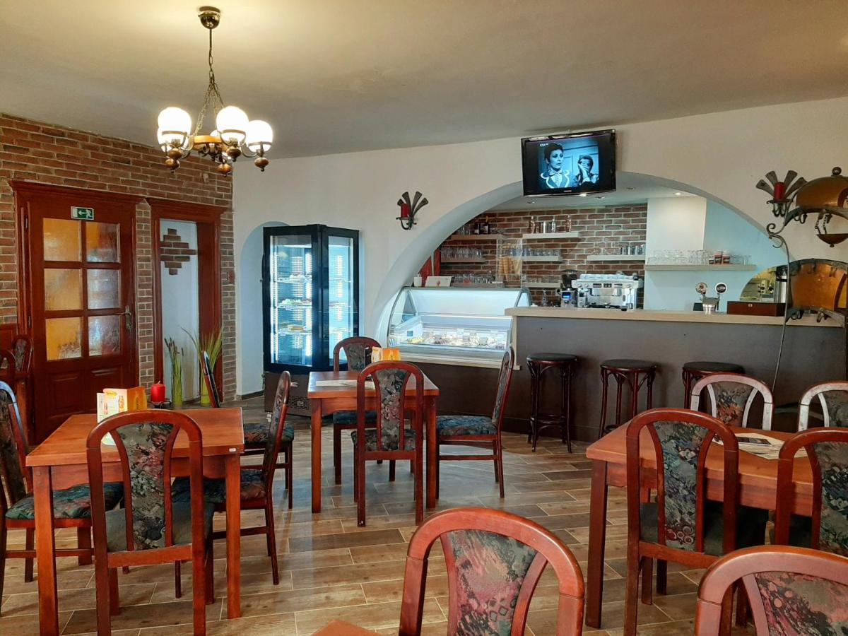 Penzion - Restaurant U Zamku Бечов-над-Теплоу Экстерьер фото