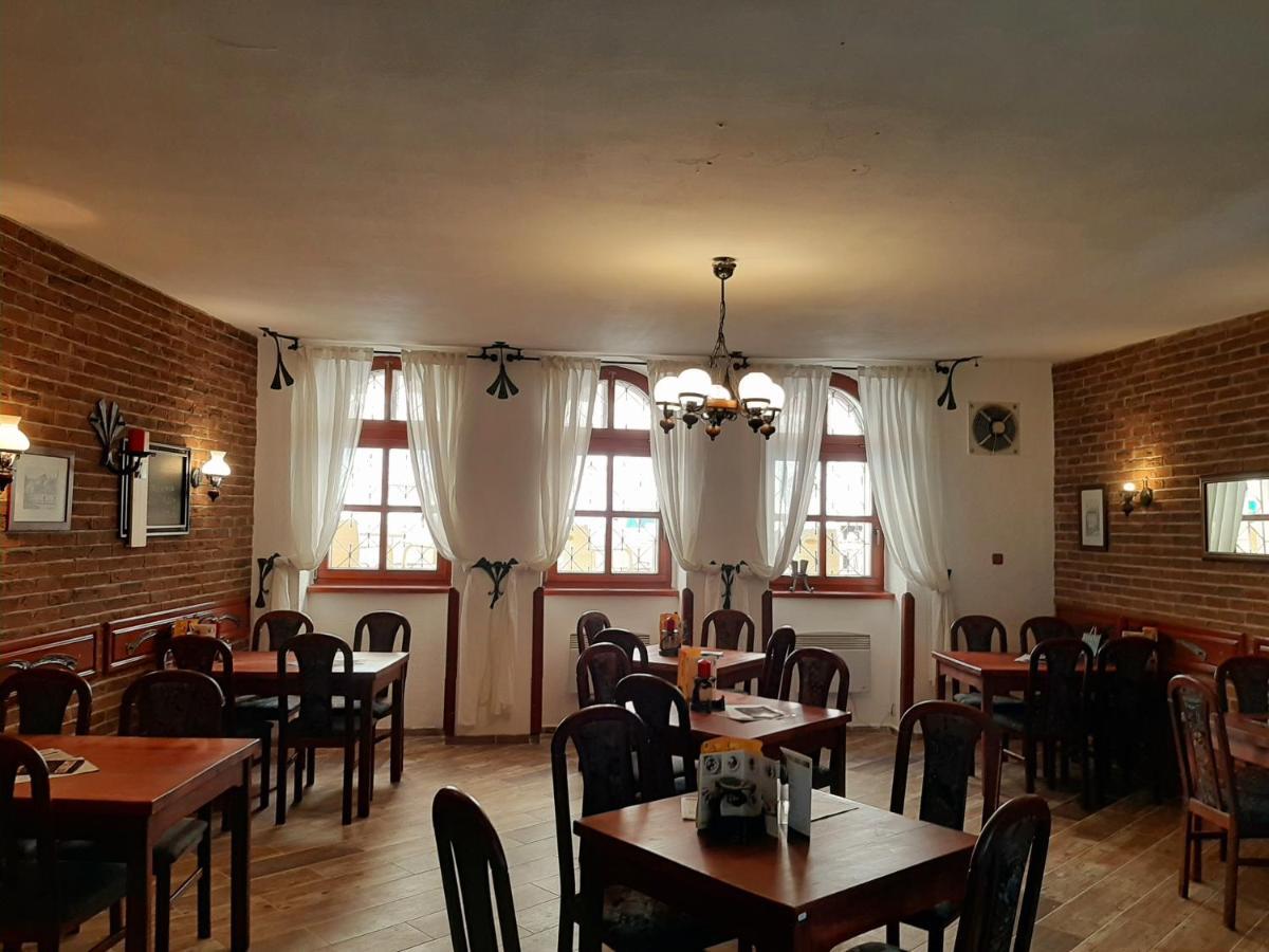 Penzion - Restaurant U Zamku Бечов-над-Теплоу Экстерьер фото